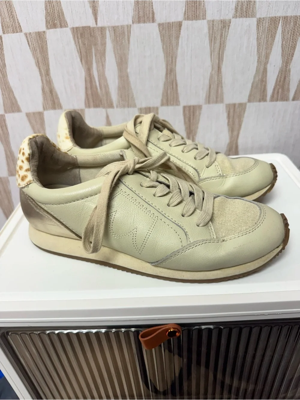 Birdies the roadrunner low top leather ivory sneakers 7.5